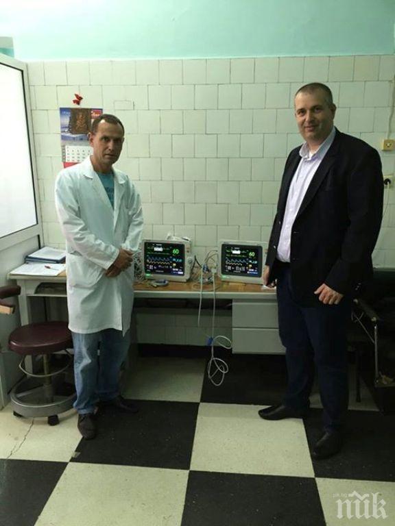 Кандидатът на ГЕРБ за кмет на Ихтиман дари два реанимационни монитора на болницата в града
