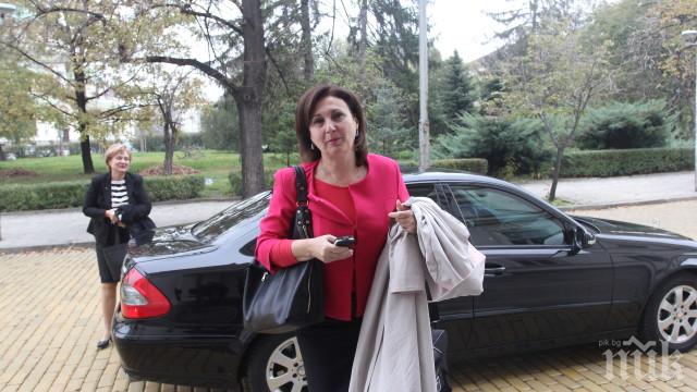 Депутат от БСП: Румяна Бъчварова ще бъде министър още малко