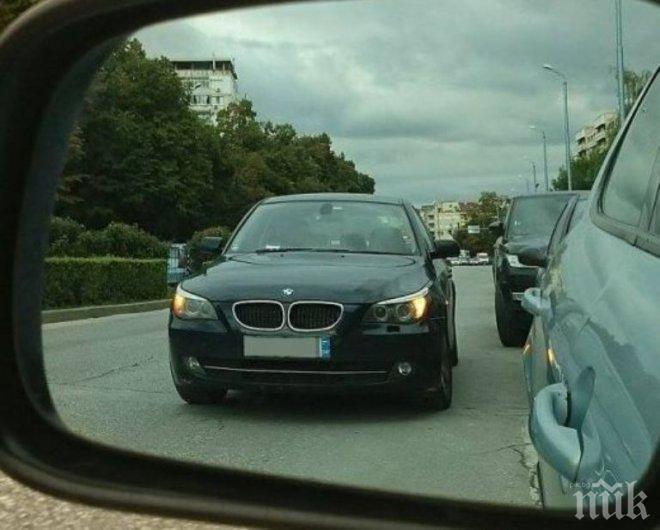 Нагла пловдивчанка спря по средата на движението!
