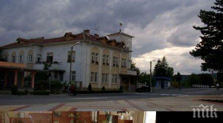 шок възгласи аллах велик огласяли класните стаи сунгурларе знак ислямска държава лъснал метри църквата