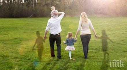 пръв поглед просто една семейна снимка разбереш крие