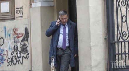 скандално пик прокопиев награби чужда жена насред софия босът капитал мляска брюнетката докато жена работи папарашки снимки