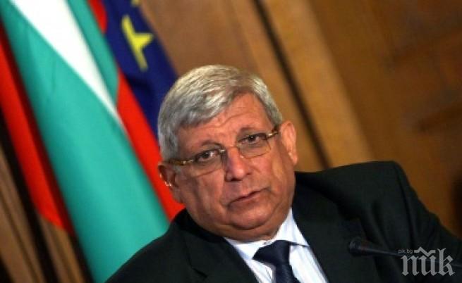 Аню Ангелов: Има тежки проблеми в авиацията