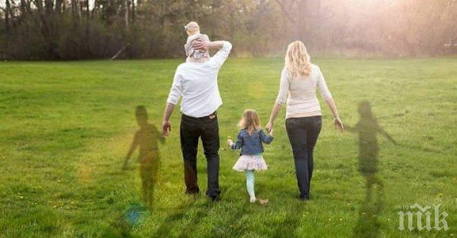 На пръв поглед това е просто една семейна снимка. Когато разбереш какво крие...