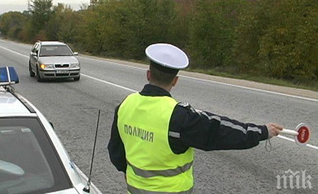 Полицай без книжка, Гражданска и годишен технически преглед помете кола на кръстовище