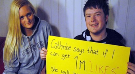 младеж търси харесвания фейсбук спи любимата