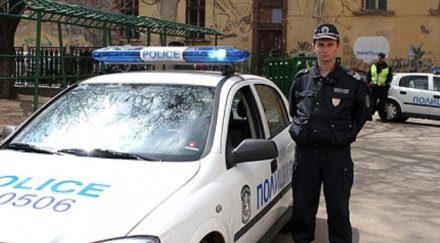 полицаи спасиха мъж самоубийство