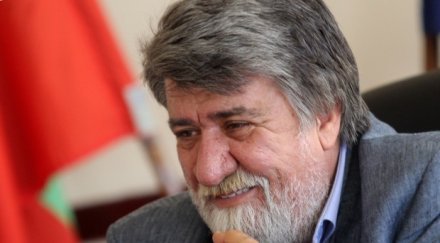 вежди дебатът парите пайнер непочтен жълт