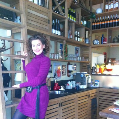 Илиана пече агнешко за имения ден на Сираков 