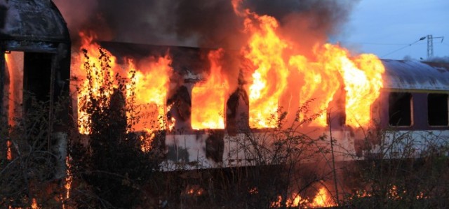 6 вагона горят на гара Илиенци 