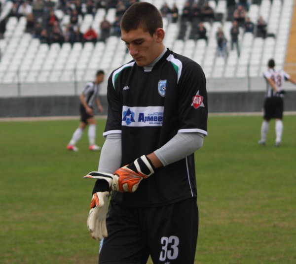 Младежки национал чака решението на ПСВ Айндховен във Варна