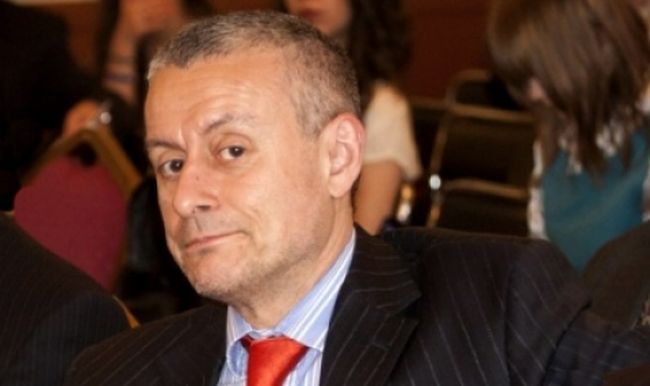 Соломон Паси: Въпросът за референдума е едно противоречие