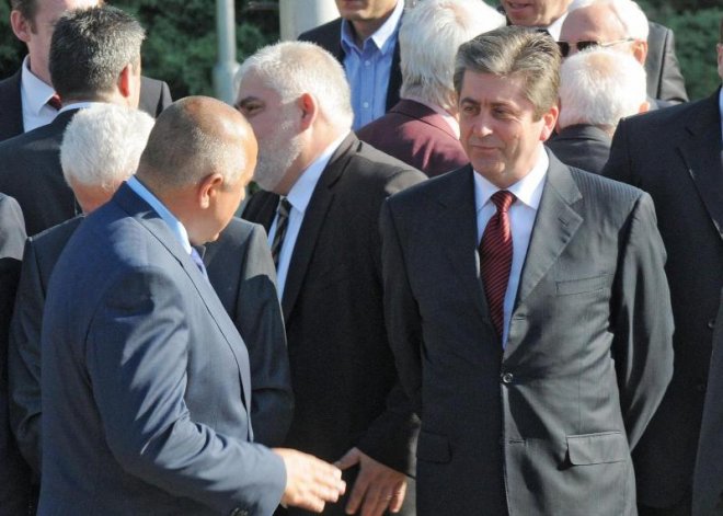 Първанов зове да не спираме Македония за ЕС