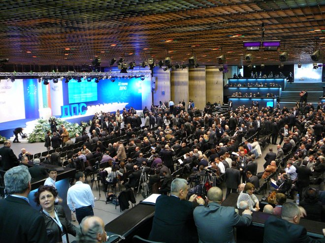 НСО охранява форума на ДПС, лее се обилно турска реч (СНИМКИ)