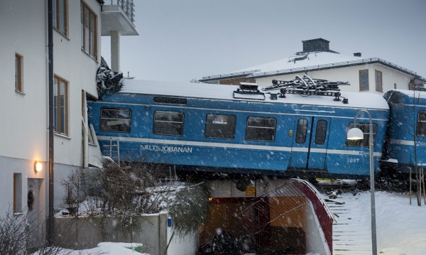 Девойката от Швеция подкарала влака, докато чистела