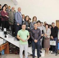 Кандидатът на ГЕРБ за кмет на Перник д-р Вяра Церовска се срещна с работещите в шивашка фирма в Перник