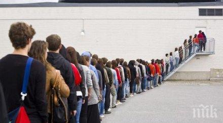 чакането професия нюйоркчанин изкарва 1000 долара седмично висене опашки