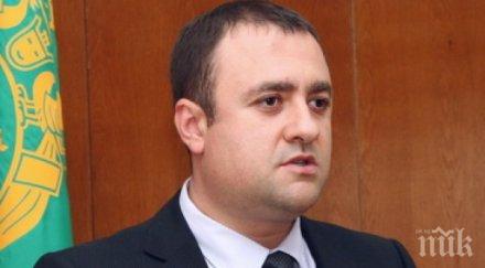 депутат кандидат кмет помогна възрастна жена инцидент