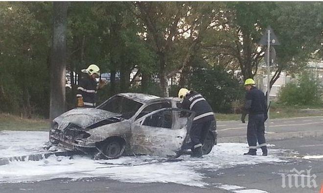 Мистерия! Колата в Бургас пламнала заради цигара - пострадали са 17-годишна и 60-годишният ѝ интимен приятел (снимки)