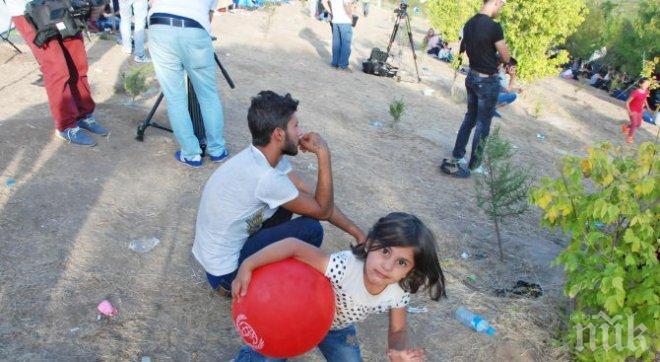 Франция: Заедно с потока бежанци в Европа може да проникнат терористи