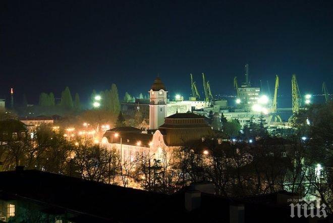 Писъци в центъра на Бургас! Двама ниски мъже нападнали жена