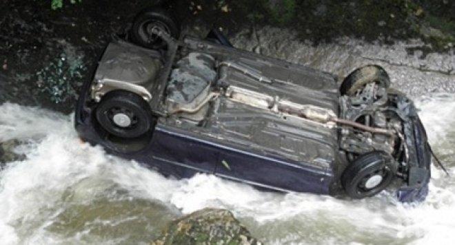 Трагедия край Враца! Кола падна в река Скът, шофьорът загина 