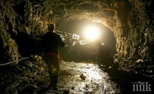 Над 30 хиляди миньори стачкуват за заплати в Южна Африка