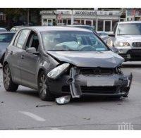 Лека кола е катастрофирала на бул. „Братя Бъкстон” и ул. „Цар Борис ІІІ”
