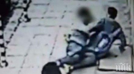 ужас двама младежи нападнаха годишен посред бял ден центъра столицата