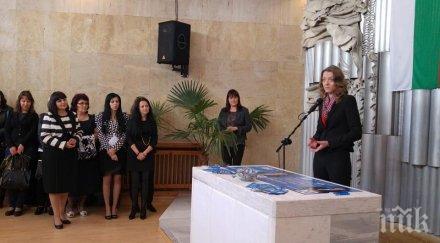 председателят парламентарната образователна комисия милена дамянова кандидатът герб кмет самоков венета галева проведоха среща учители