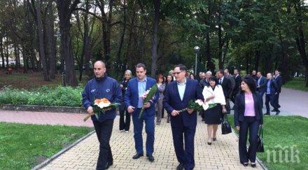 цветанов кандидатът герб кмет шумен любомир христов поднесоха цветя паметника тодор колев шумен
