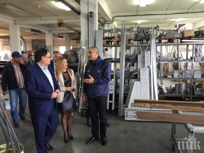 Цветанов се срещна с работещи в предприятие за асансьори и ескалатори в Шумен
