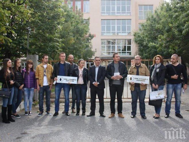 Кандидатът за кмет на Сливен Стефан Радев и младежите от ГЕРБ предприеха инициатива за безопасност на пътя
