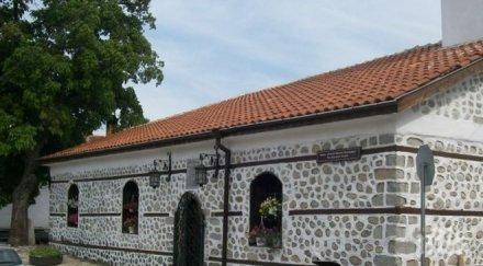 патриарх неофит освещава нов храм владая