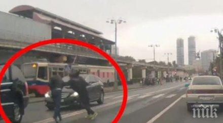 братушките отново изригнаха шофьор преби пиян пешеходец изскочил колата