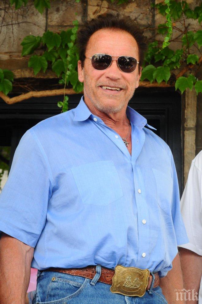 Арнолд Шварценегер все още не е подписал документите за развод