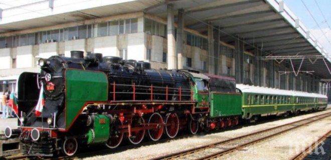 БДЖ предлага аазходка с реновиран парен локомотив
