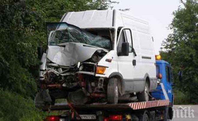 Верижно меле затворило Прохода на Републиката. Шестима са в болница