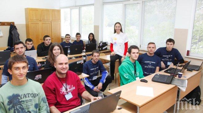 Евродепутатът от ГЕРБ/ЕНП Ева Паунова се срещна с участниците в Европейската седмица на програмирането във Враца
