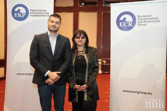 Катя Иванова, кандидат-кмет на ББЦ: Кметът и Общинският съвет заедно могат да помогнат на културните институти в Перник Катя Иванова, кандидат-кмет на ББЦ: Кметът и Общинският съвет заедно могат да помогнат на културните институти в Перник