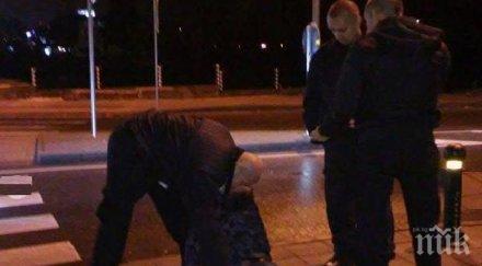 скандал пловдив мъж лежи безсъзнание друг рита главата полицаи стоят гледат отстрани снимки