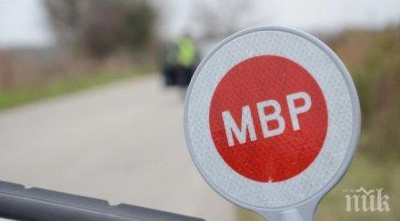 почерпен шофьор уцели пътя заби табела