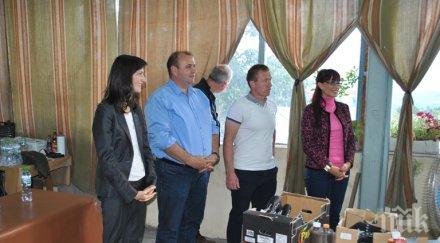 евродепутатът мария габриел подкрепата юсеин избишенлиев кмет сатовчанското село годешево