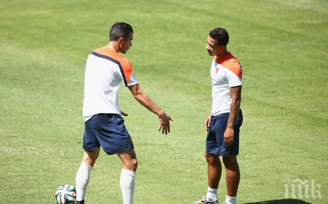 Напрежение на тренировката на Холандия, звезди се плюят 