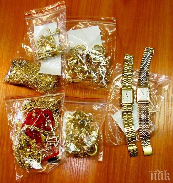 Митничари на Капитан Андреево откриха златно съкровище в БМВ