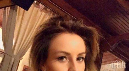 горещо елена кучкова легна вана грозде снимка