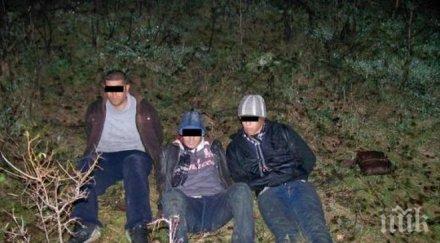 каналджии отиват съд нелегален трафик бежанци 2625 евро подкуп