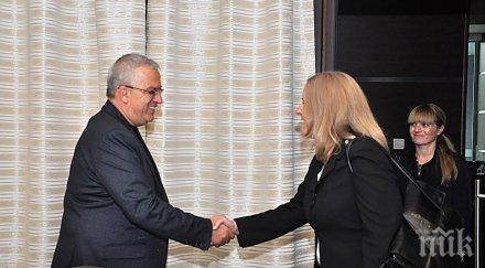 николай иванов разговаря заместник посланик сара райли