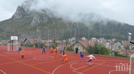 проведе турнир футбол девойки