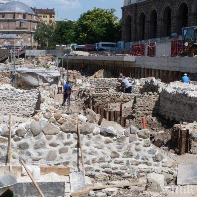 Спират временно реставрацията на Ларгото